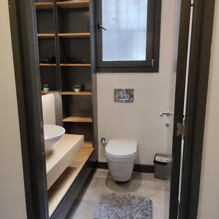Peaceful Comfortable Clear Center Familyhouse Apartment *