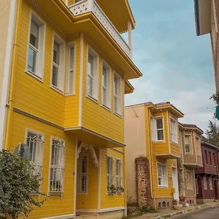 Peaceful Comfortable Clear Center Familyhouse Lejlighed *