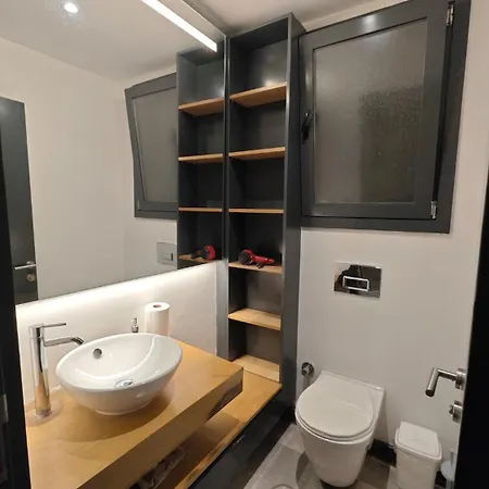 Peaceful Comfortable Clear Center Familyhouse Lejlighed