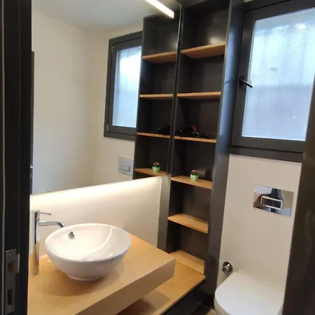 Peaceful Comfortable Clear Center Familyhouse Lejlighed